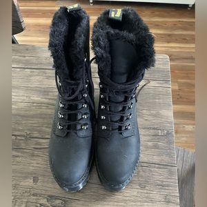 Dr Martens Leona boots